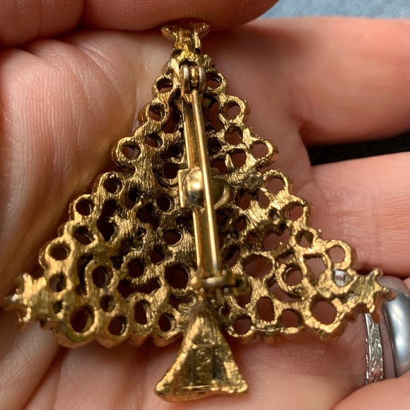 Rare vintage JJ Christmas Tree Brooch infinite knot tree design with bling - Picture 3 of 4